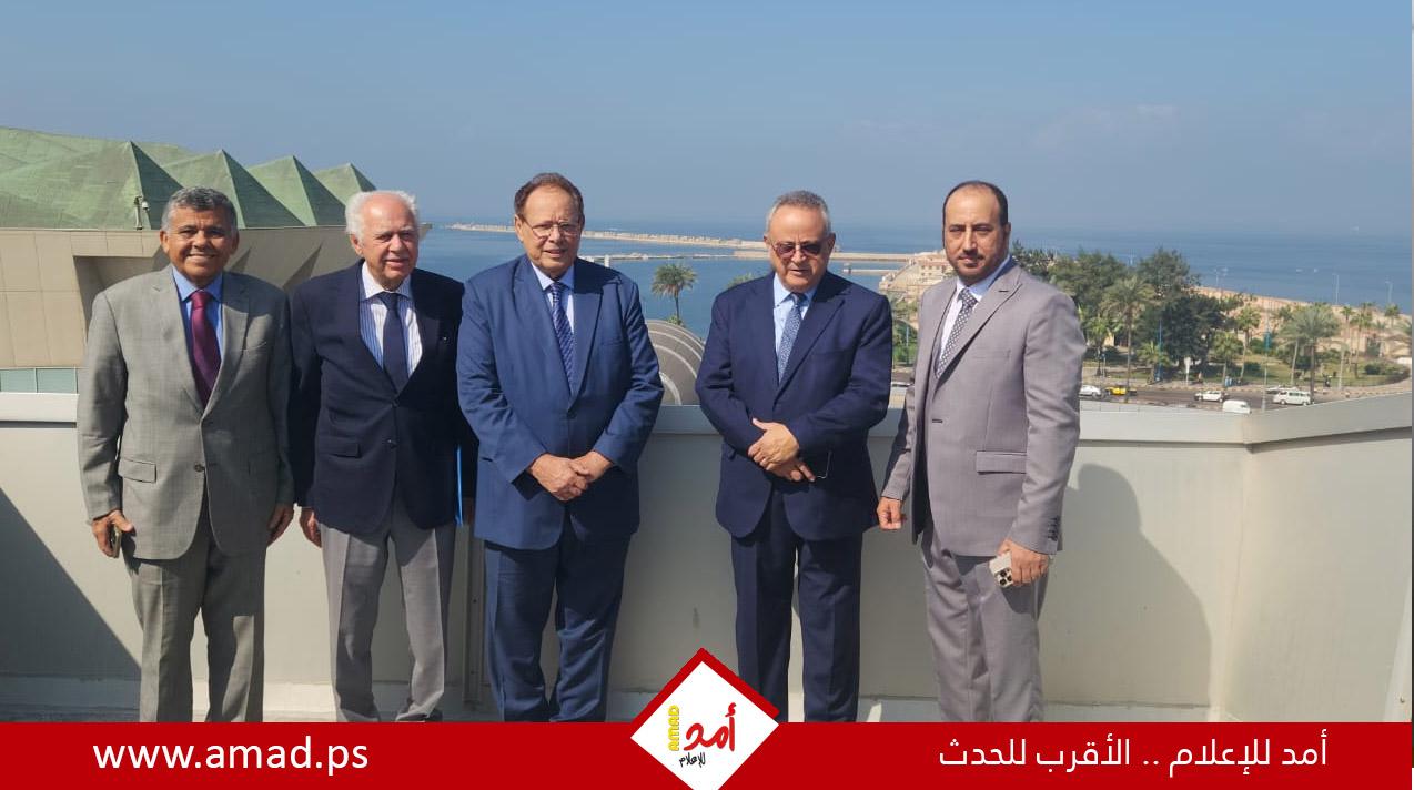 الرئيس علي ناصر محمد يحضر ندوة "جواهر الجواهري.. إبحار في عالم الجواهري" في مكتبة الإسكندرية