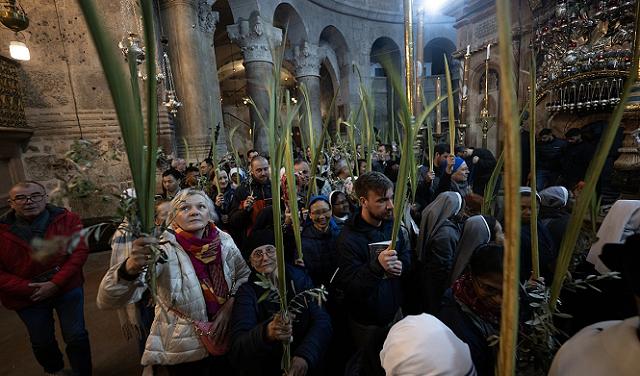 قيود سلطات الاحتلال تحرم آلاف المسيحيين من دخول القدس في أحد الشعانين