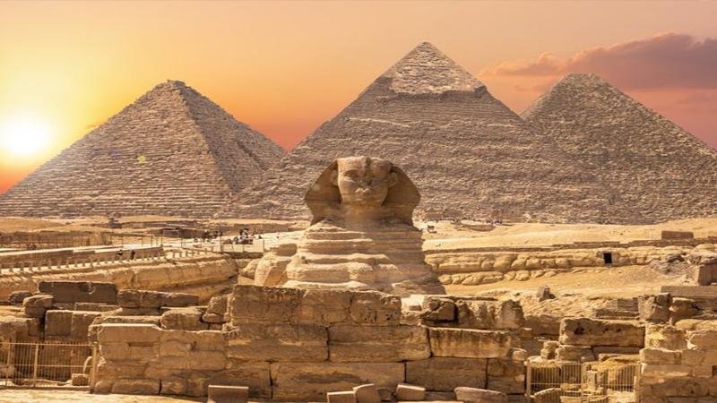 حقيقة هدم أهرامات الملكات في الجيزة