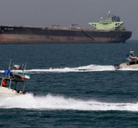 سفينة حاويات تتعرض لإطلاق نار قرب مضيق هرمز