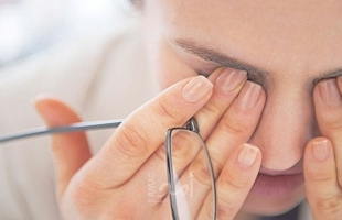 نصائح لحماية العين من الجفاف في الصيف