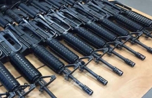 نيويورك تايمز: إدارة ترامب تبحث إرسال 24 ألف بندقية لإسرائيل كانت معلقة