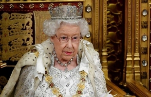 كاميلا تظهر بتاج الملكة إليزابيث بعد أقل من شهرين على وفاتها