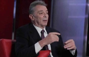 الفنان المصري محمود حميدة يغادر المستشفى ويطمئن الجمهور على حالته الصحية