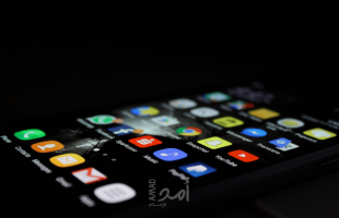 12 تطبيقا على الموبايل تصورك دون علمك وتسرق رسائل واتساب.. احذفها فورا