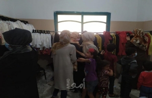 أيادي الخير  توزع كسوة العيد شرق محافظة خانيونس على الأسر المحتاجة