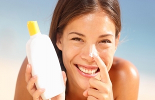 6 أخطاء يجب تجنبها عند استخدام واقى الشمس