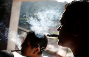 باحثون صينيون يحولون أعقاب السجائر إلى مواد متقدمة لتخزين الطاقة