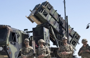 قناة: الولايات المتحدة سترسل أنظمة دفاع جوي إلى إسرائيل يشغلها جنود أمريكان