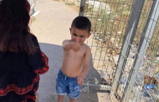 جيش الاحتلال يجبر طفلاً على خلع ملابسه غرب جنين