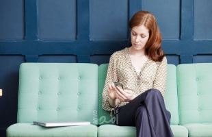 الجلوس بوضع الساق فوق الأخرى يسبب تجلط الأوردة