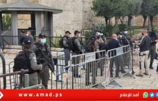 القدس: شرطة الاحتلال تعتدي على الصحفيين وتجبر المصلين على مغادرة "الأقصى"