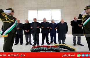 قيادات فلسطينية يضعون إكليلا من الزهور على ضريح الخالد المؤسس ياسر عرفات