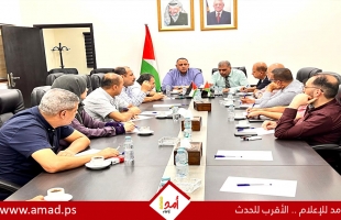 مجتمعون يناقشون اسناد القطاع الصحي في محافظة قلقيلية