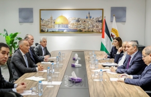 ملادينوف يلتقي نائب الرئيس الفلسطيني الشيخ لبحث تنفيذ خطة ترامب في غزة