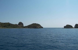 غواصة تكشف عن “كارثة” في أعمق نقطة في البحر المتوسط