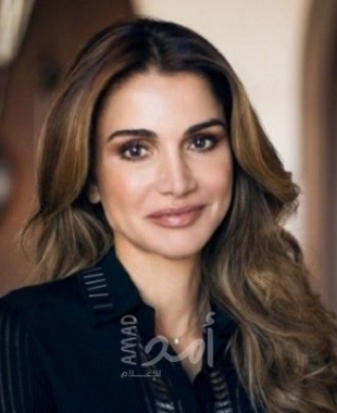 الملكة رانيا تتألق بالطوبي في مبادرة قيادة المرأة