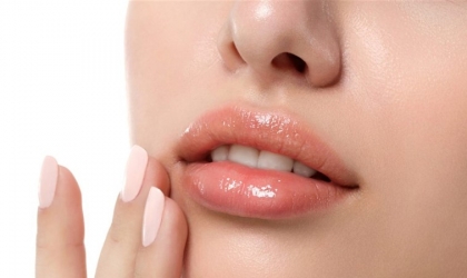وصفة سهلة لشفاه ممتلئة ورطبة في الصيف