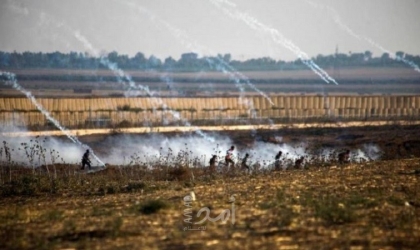 غزة: قوات الاحتلال تطلق قنابل الغاز المسيل صوب مواطنين شرق خان يونس