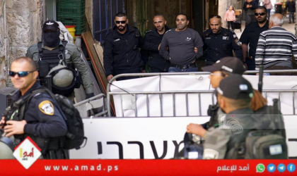 شرطة الاحتلال تعتدي على المصلين بالضرب وتعتقل طفلاً في المسجد الأقصى