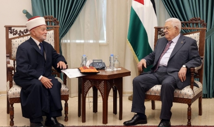 الرئيس عباس يستقبل المفتي العام ويوجه بدعم صمود المواطنين في القدس