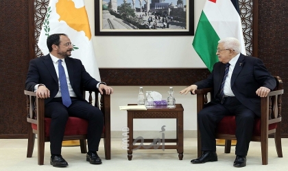 خلال لقاء رئيس قبرص..عباس: نعمل لهدنة شاملة وتولي فلسطين المسؤولية في غزة