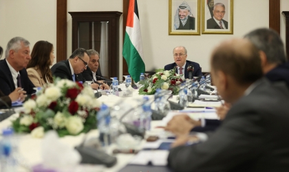 الحكومة الفلسطينية تناشد المجتمع الدولي الوقوف عند مسؤولياته والضغط لفتح المعابر مع قطاع غزة