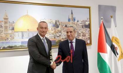 ملادينوف يدعو لإنشاء مكتب ارتباط مع السلطة الفلسطينية لتنفيذ "خطة ترامب"..والشيخ يرحب