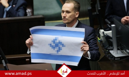 برلماني بولندي يواجه خطر السجن بعد رفعه "الصليب المعقوف" على علم إسرائيل