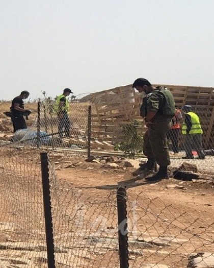 قوات الاحتلال تفكك غرفتين زراعيتين قرب العيسوية وتستولي على معداتهما