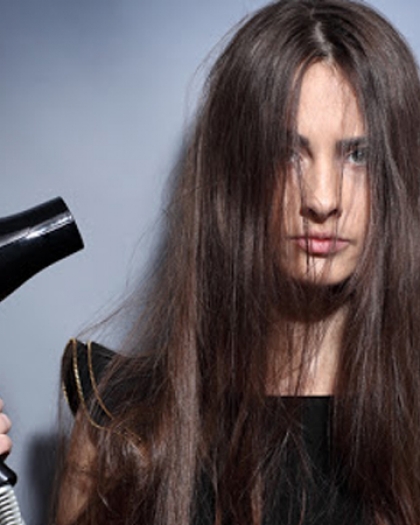 8 أخطاء تجنبيها عند استخدام الاستشوار