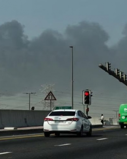 أبو ظبي: اندلاع حرائق بمصنع بروج للكيماويات إثر سقوط شظايا اعتراض ناجح