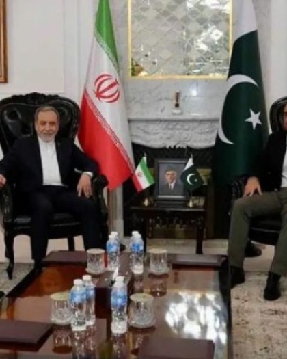 عراقجي نقل رسائل مكتوبة إلى أمريكا عبر باكستان تضمن "الخطوط الحمر"